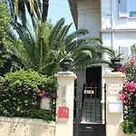 Les Cygnes Hotel 3*