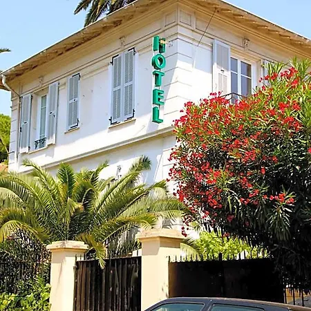 Les Cygnes Hotel