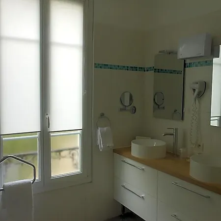 Les Cygnes Hotel 3*
