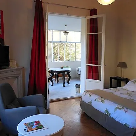 Les Cygnes Hotel 3*