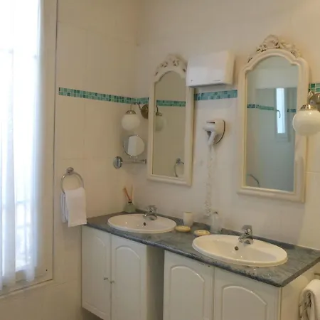 Les Cygnes Hotel Niza