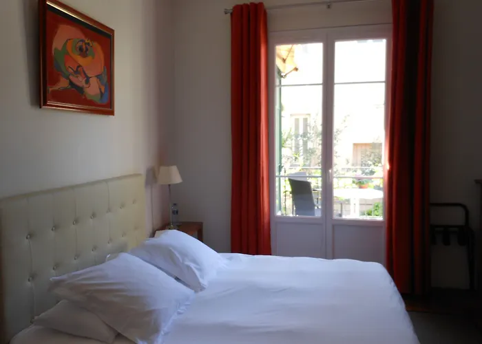 Les Cygnes Hotel 3*