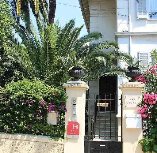 Les Cygnes Hotel 3*