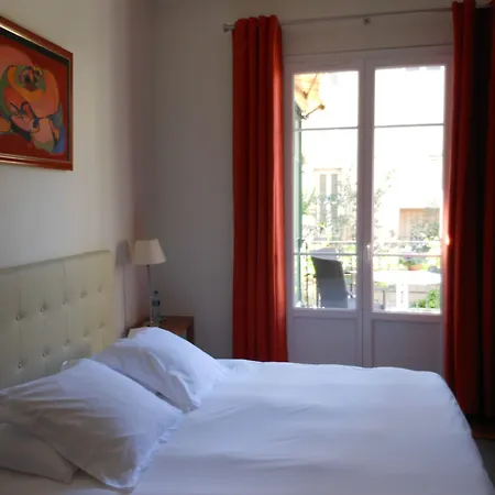 Les Cygnes فندق 3*